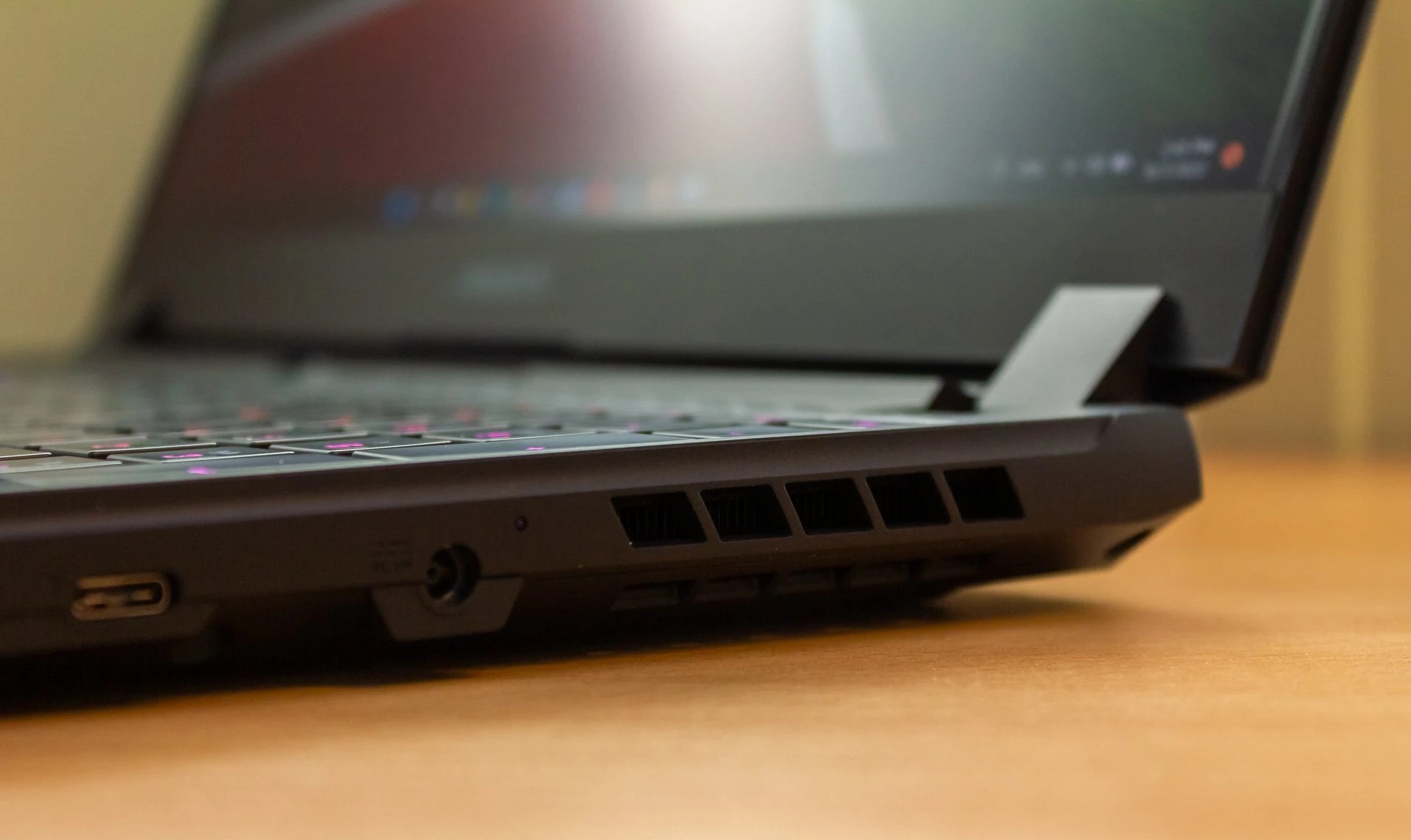 Đánh giá laptop gaming AORUS 15 (XE4): Đắm chìm vào thế giới game với đồ họa chân thực và mượt mà 64 AORUS 15 XE4 8