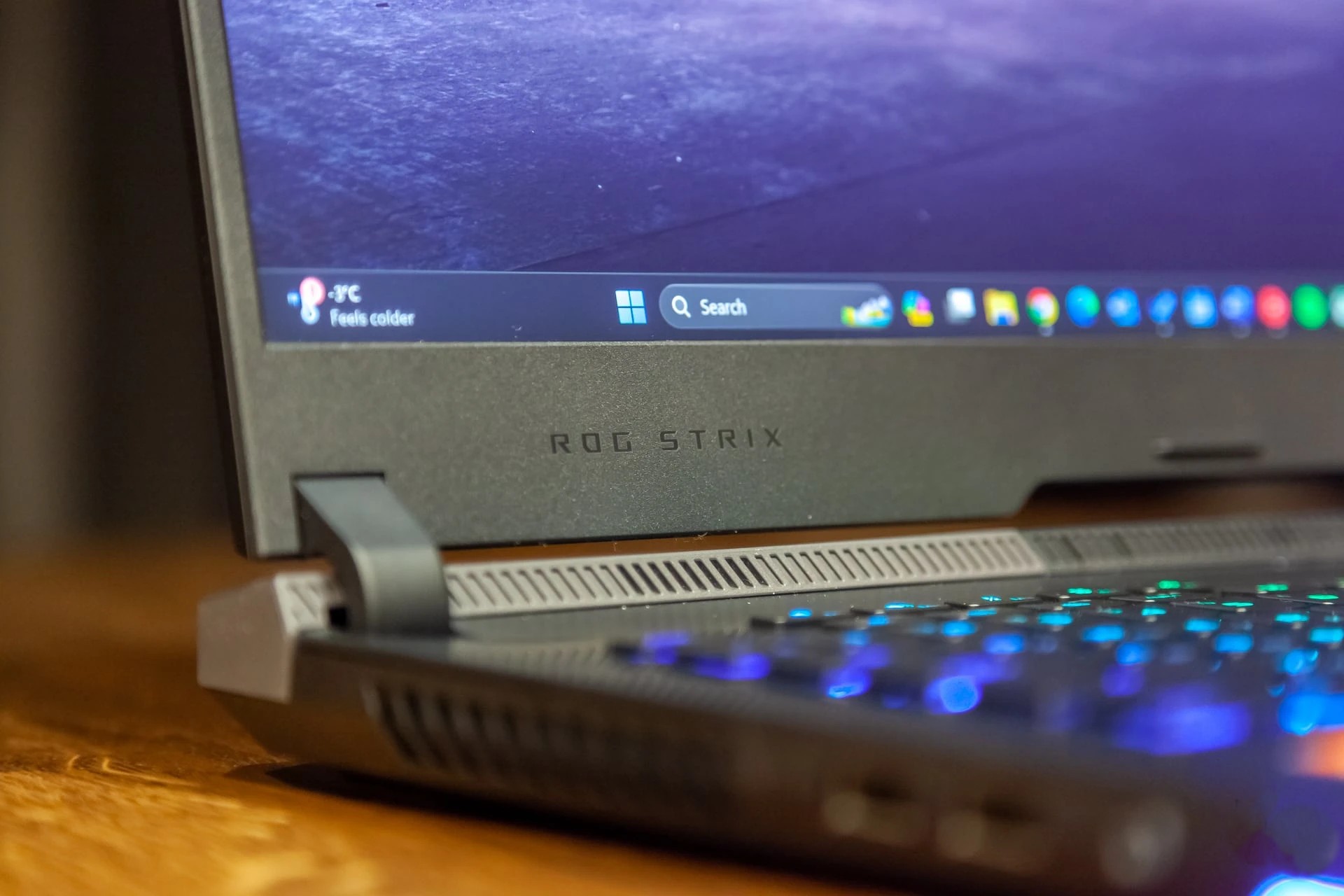 Đánh giá ASUS ROG Strix SCAR 17 (2023): Liệu có xứng đáng với ngôi vị laptop gaming đỉnh cao? 72 ASUS ROG Strix SCAR 17 2023 19
