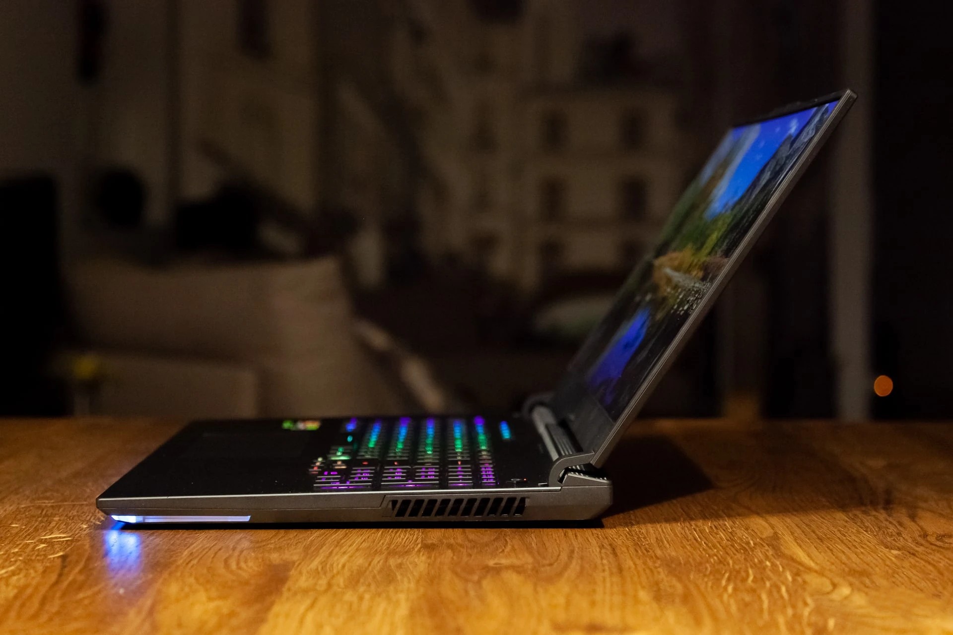 Đánh giá ASUS ROG Strix SCAR 17 (2023): Liệu có xứng đáng với ngôi vị laptop gaming đỉnh cao? 63 ASUS ROG Strix SCAR 17 2023 28