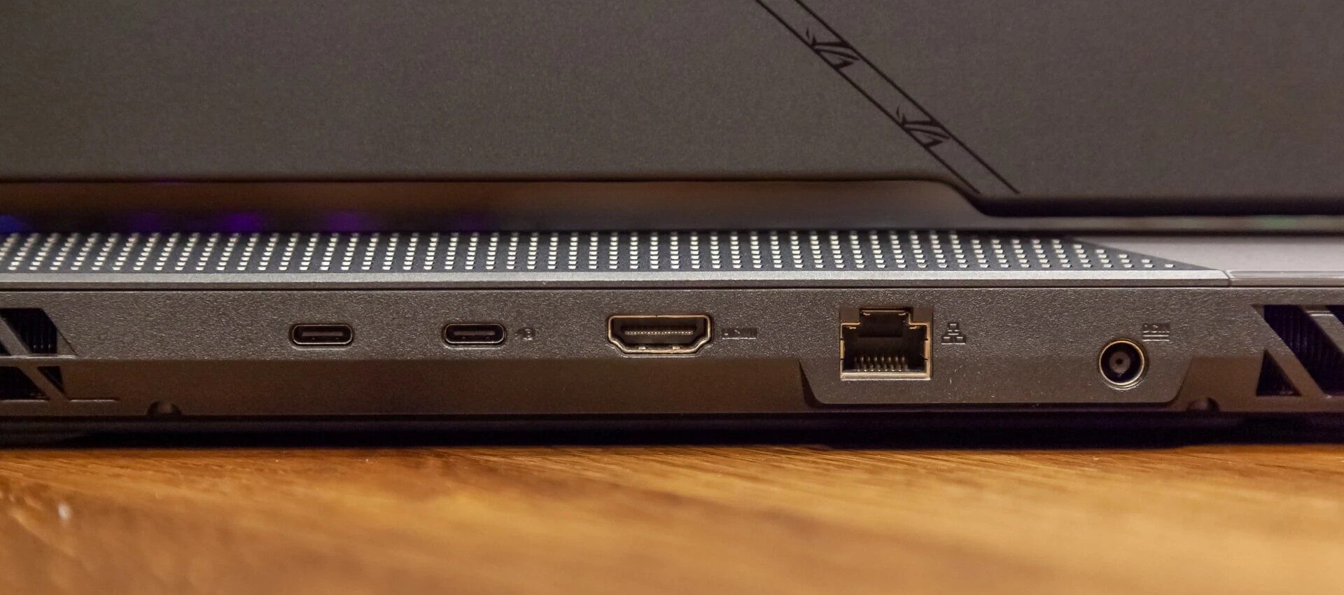 Đánh giá ASUS ROG Strix SCAR 17 (2023): Liệu có xứng đáng với ngôi vị laptop gaming đỉnh cao? 60 ASUS ROG Strix SCAR 17 2023 31 e1750063089659