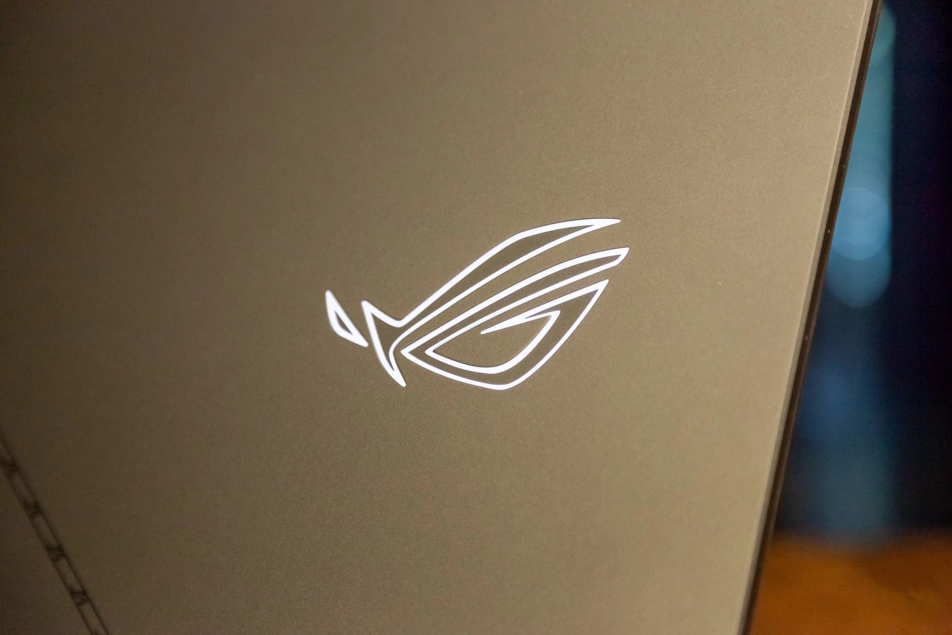 Đánh giá ASUS ROG Strix SCAR 17 (2023): Liệu có xứng đáng với ngôi vị laptop gaming đỉnh cao? 54 ASUS ROG Strix SCAR 17 2023 35