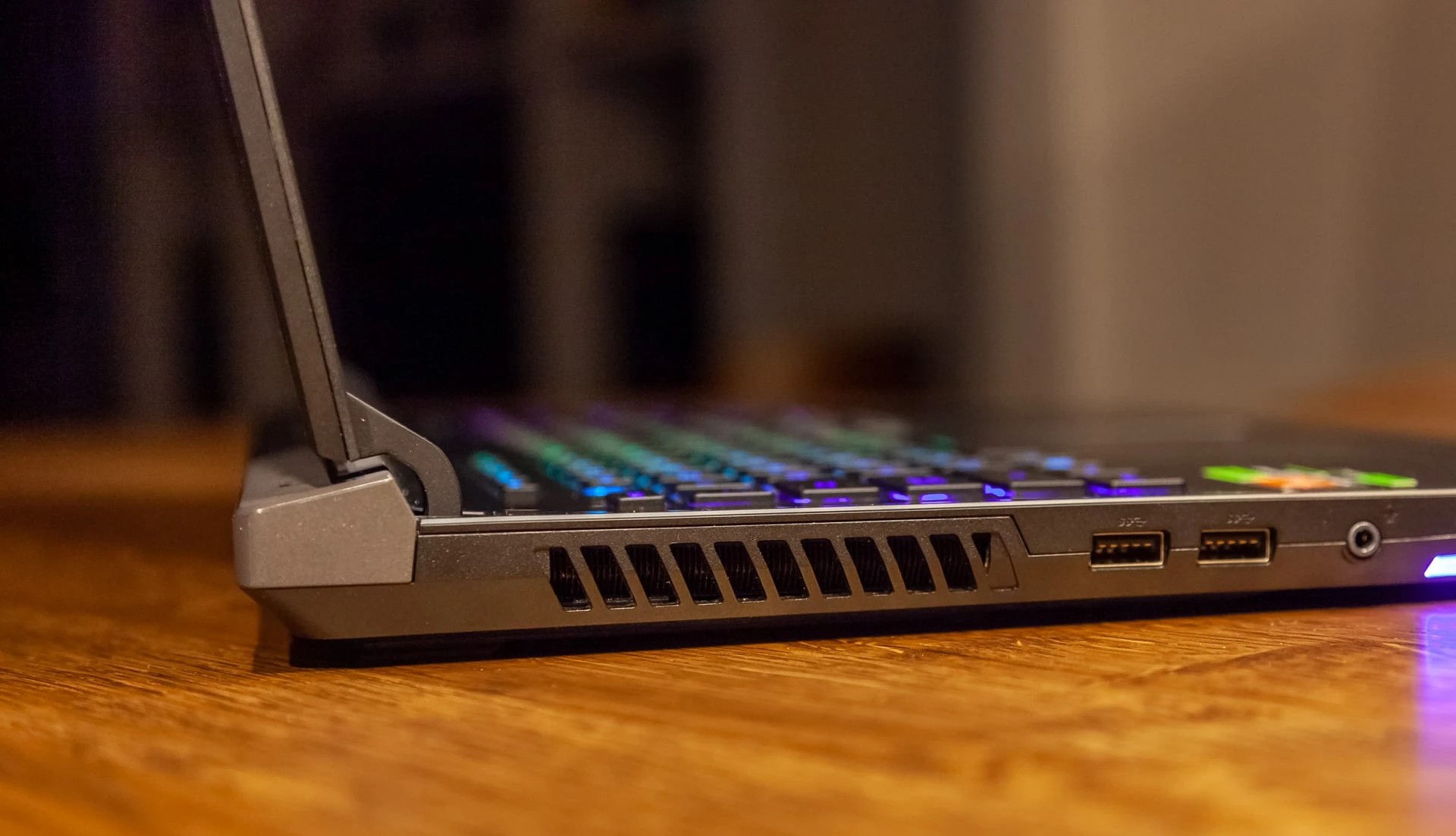 Đánh giá ASUS ROG Strix SCAR 17 (2023): Liệu có xứng đáng với ngôi vị laptop gaming đỉnh cao? 86 ASUS ROG Strix SCAR 17 2023 8