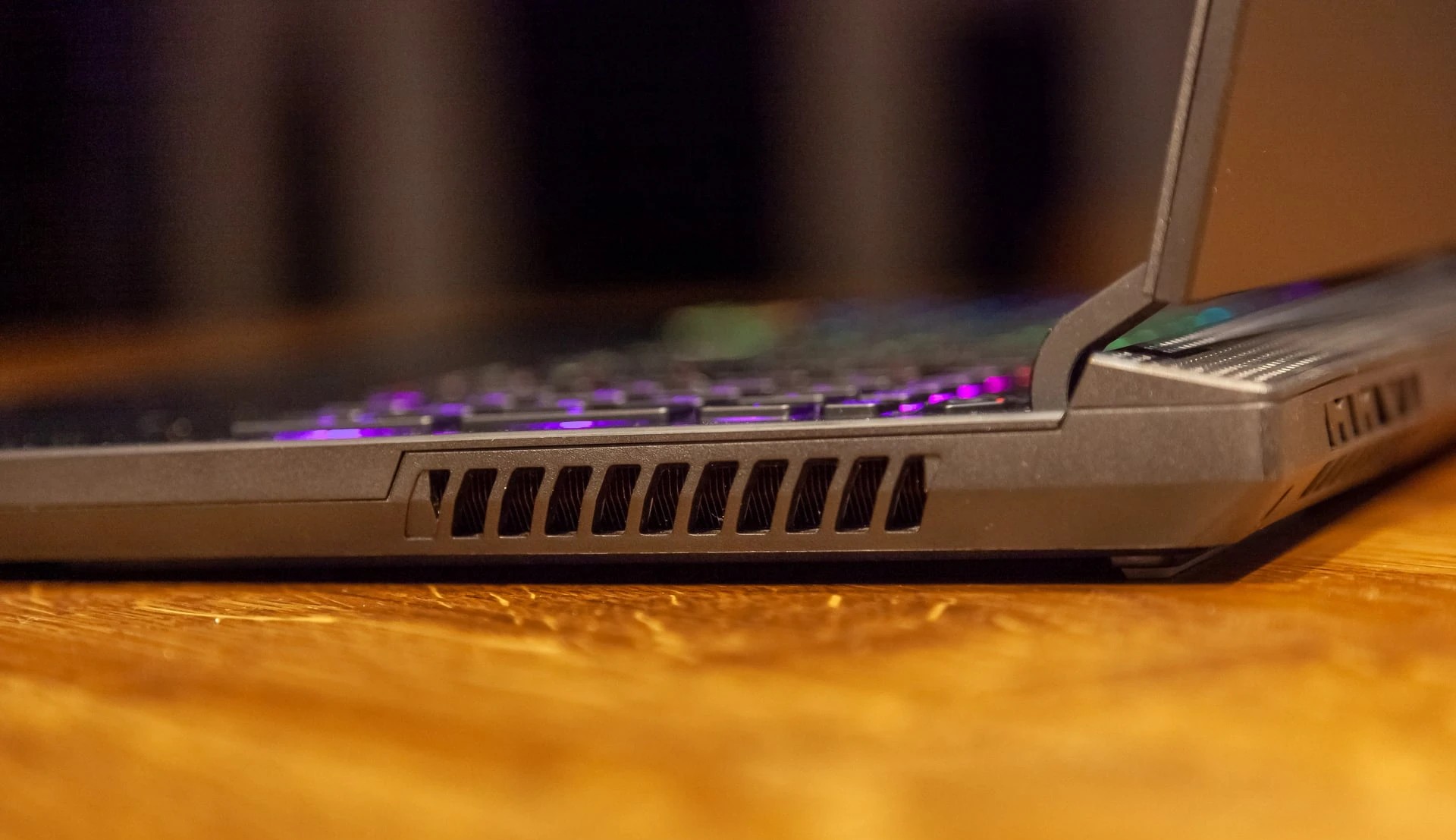 Đánh giá ASUS ROG Strix SCAR 17 (2023): Liệu có xứng đáng với ngôi vị laptop gaming đỉnh cao? 85 ASUS ROG Strix SCAR 17 2023 9