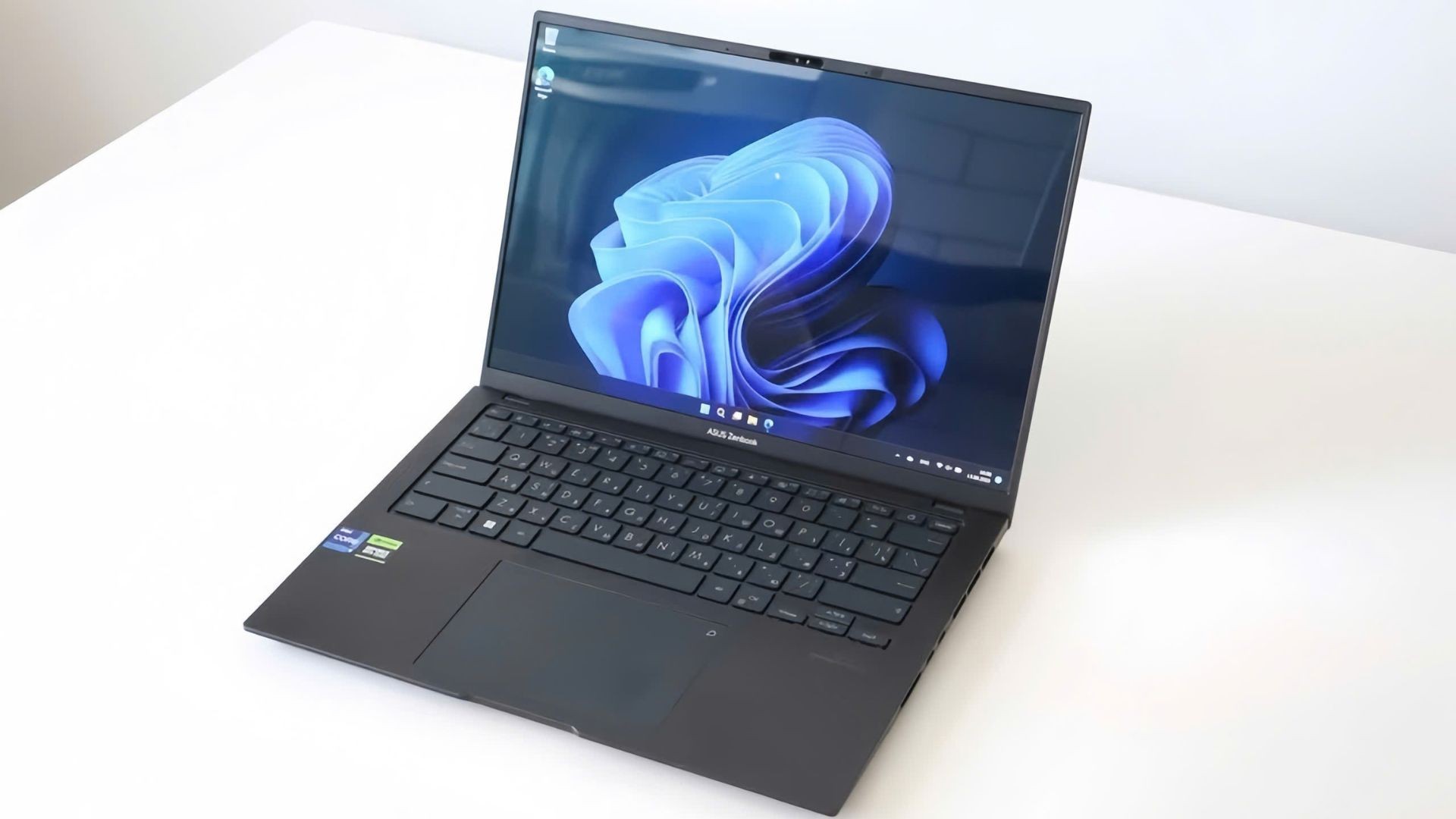 Đánh giá ASUS Zenbook 14 Pro OLED (UX6404): Laptop 14 inch mạnh mẽ nhất cho dân sáng tạo! 1 ASUS Zenbook 14 Pro OLED UX6404 32