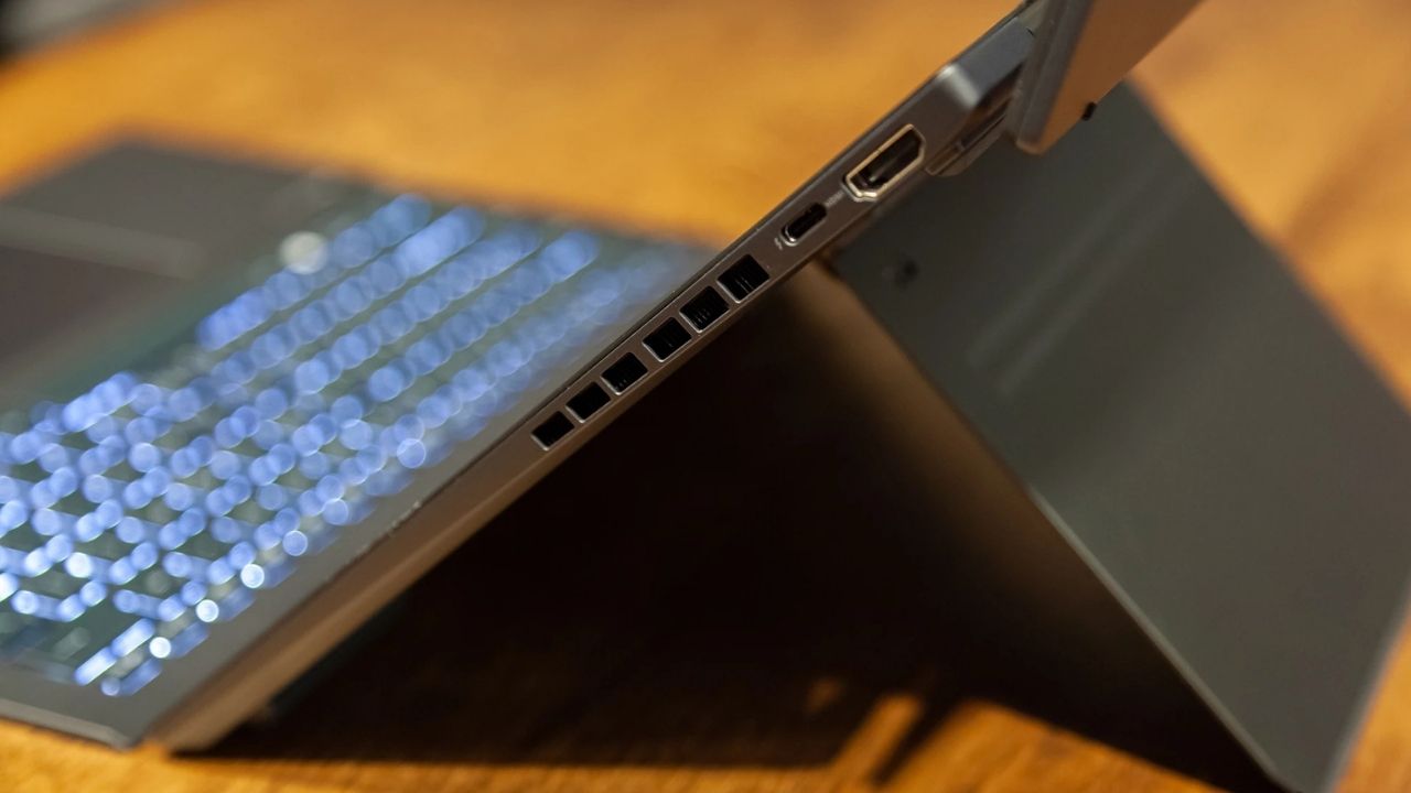 Đánh giá ASUS Zenbook DUO 2025 - Laptop này có gì mà khiến ai cũng mê mẩn? 83 ASUS Zenbook DUO 2025 52