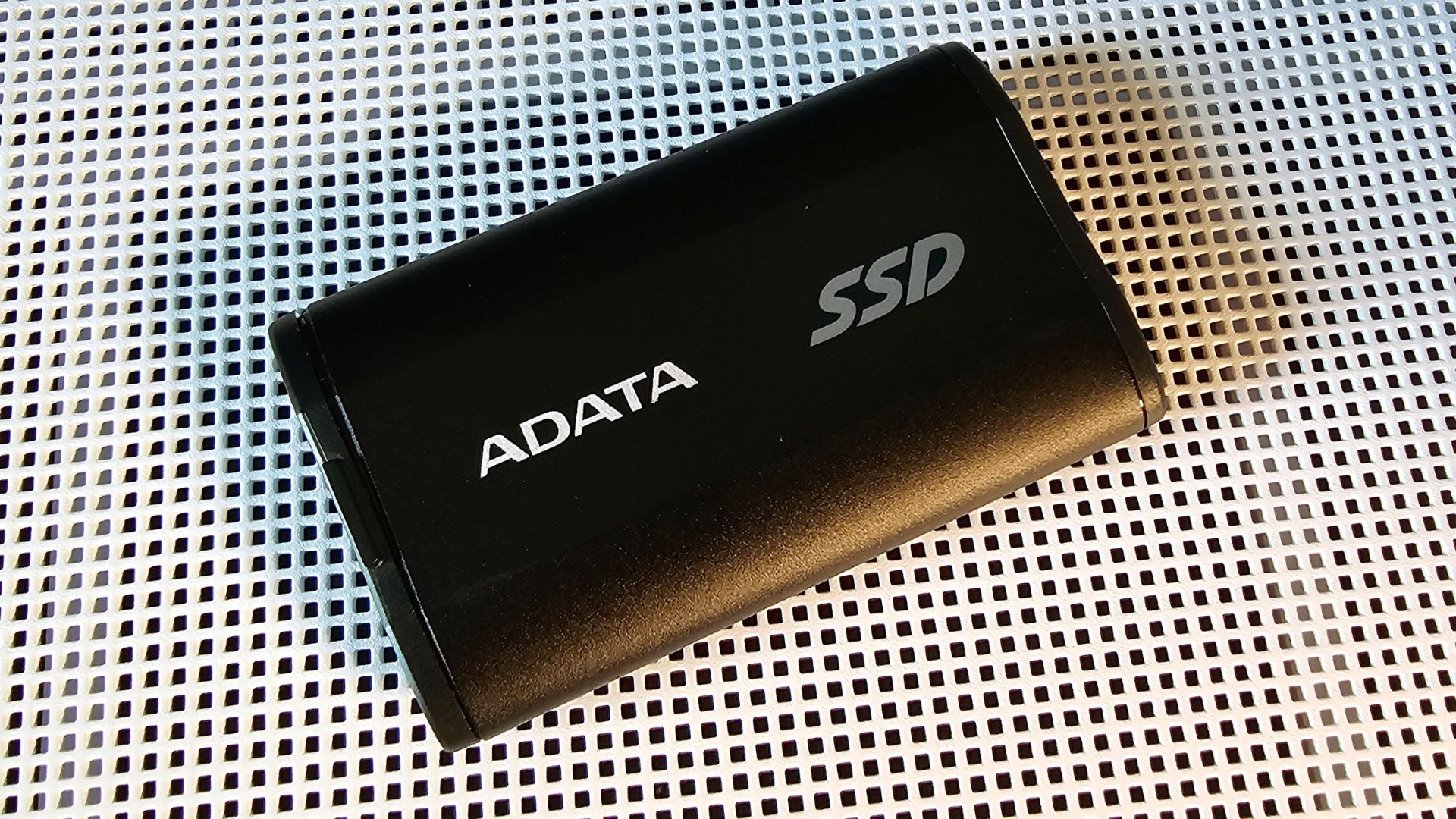Đánh giá ổ SSD ngoài Adata SD810: Chống nước, nhỏ gọn – Bảo vệ dữ liệu tối ưu. 1 Adata SD810 10