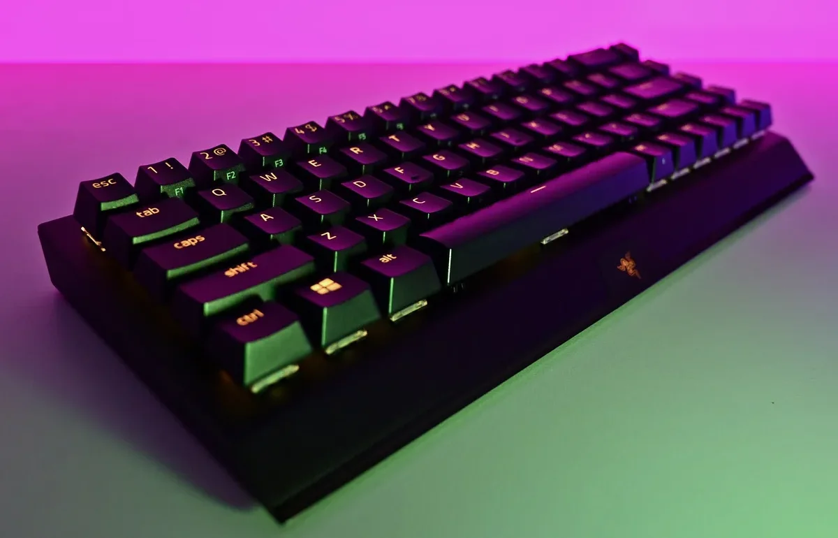 Đánh giá Akko World Tour Tokyo R2 (3068B): Bàn phím cơ không dây đỉnh cao cho mọi nhu cầu. 23 Akko World Tour Tokyo R2 3068B 11 e1750671659547