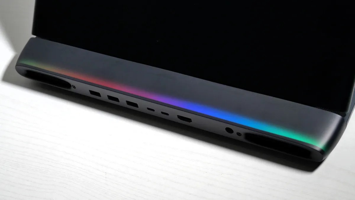 Laptop Alienware 16 Area-51 là một trong những laptop chơi game RTX 5080 rẻ nhất và gần như hoàn hảo 15 Alienware 16 Area 51 3