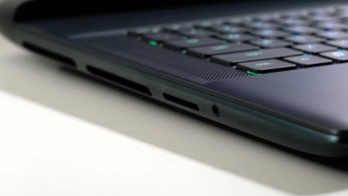 Laptop Alienware 16 Area-51 là một trong những laptop chơi game RTX 5080 rẻ nhất và gần như hoàn hảo 16 Alienware 16 Area 51 4