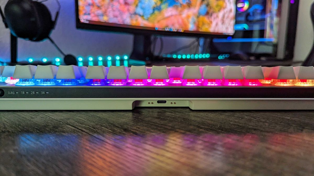 Alienware Tri Mode AW920K 5