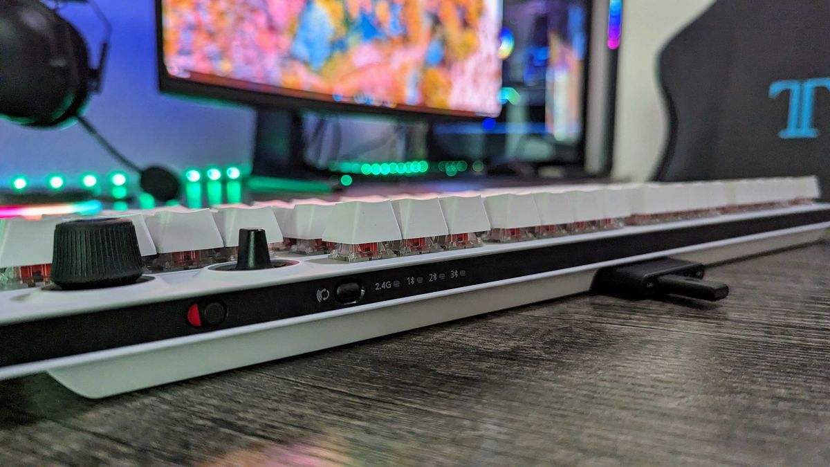 Alienware Tri Mode AW920K 6