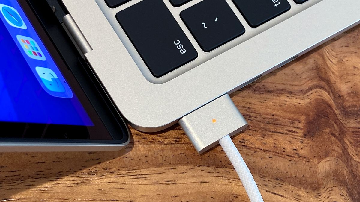 Đánh giá Apple MacBook Air M2 2022 - Lựa chọn lý tưởng cho học sinh, sinh viên và người dùng đa nhiệm 22 Apple MacBook Air M2 2022 4