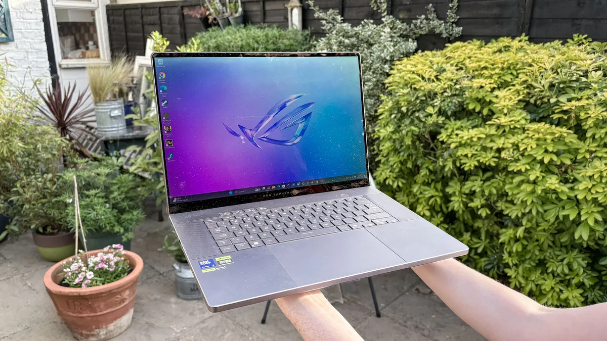 Asus ROG Zephyrus G16 2025 8