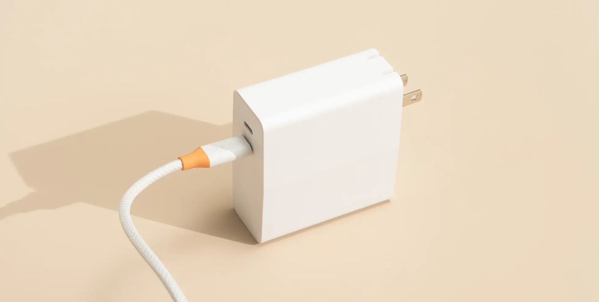 Top những bộ sạc USB-C tốt nhất cho laptop và tablet - Sạc nhanh, bền bỉ và đa năng 22 Bo sac tuong USB C kep nho gon 140W Insignia 2 e1750391060564