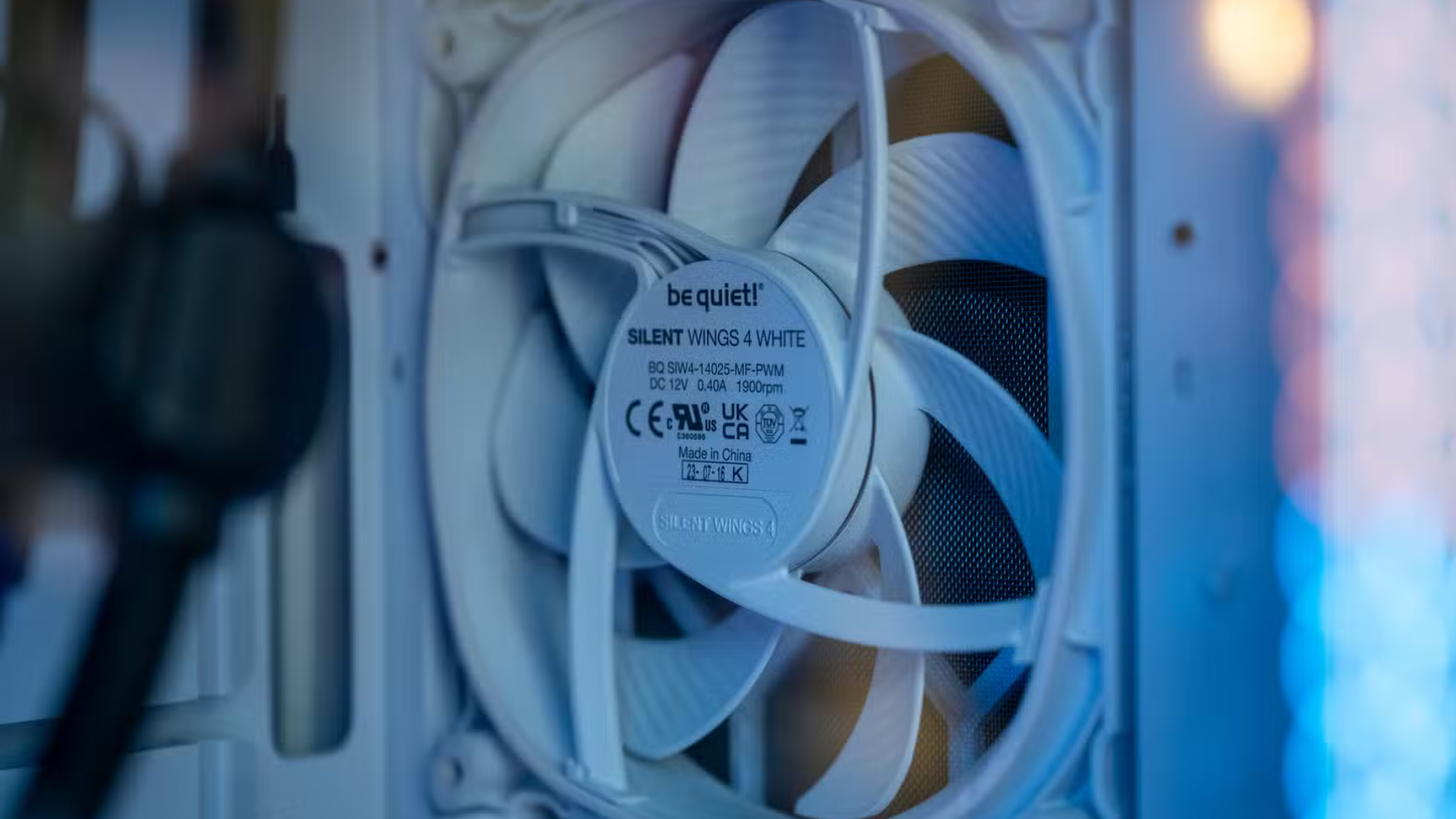 Cach giu PC cua ban sach bui voi bo loc tu tinh va meo hieu qua 6