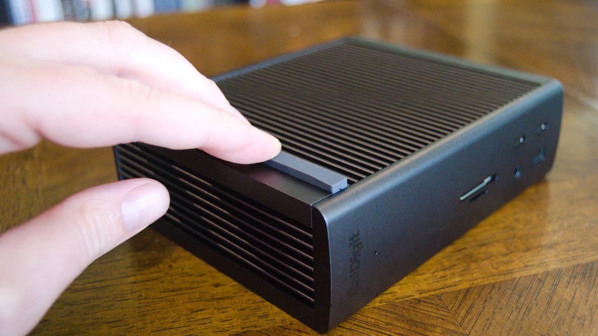 Đánh giá CalDigit TS5 Plus: Trạm kết nối tối ưu cho hiệu suất đỉnh cao 9 CalDigit TS5 Plus 2