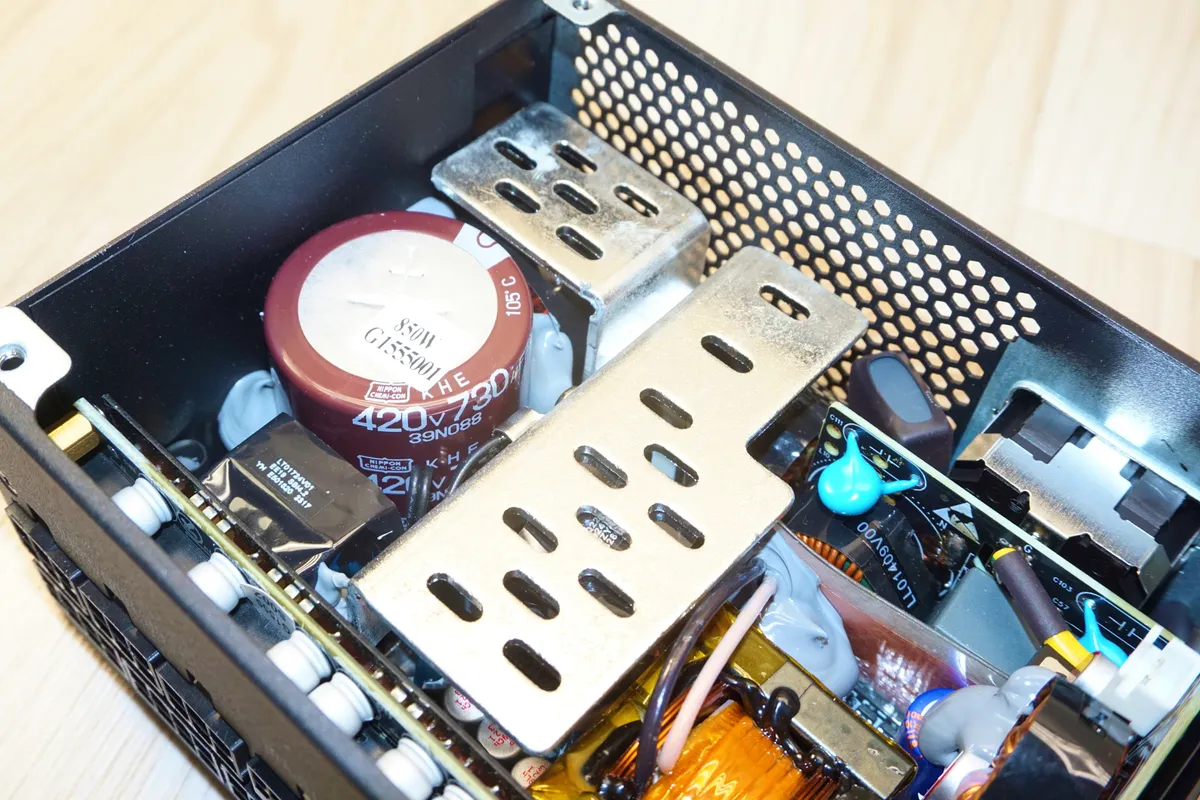 Cooler Master V850 SFX Gold ATX 3 4