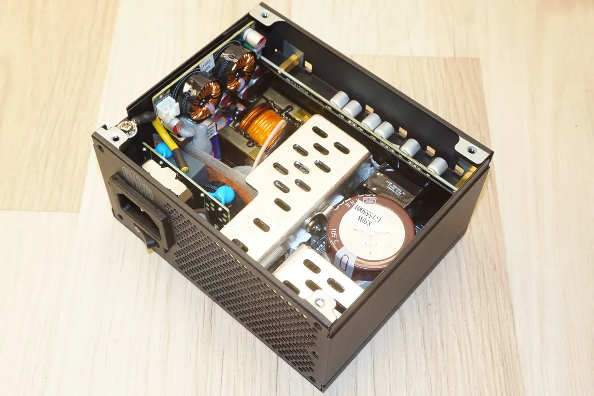 Cooler Master V850 SFX Gold ATX 3 6