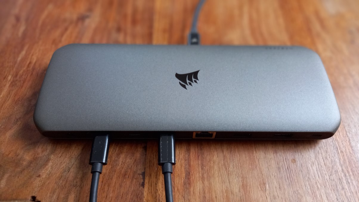 Corsair TBT200 Thunderbolt 4 Dock 1