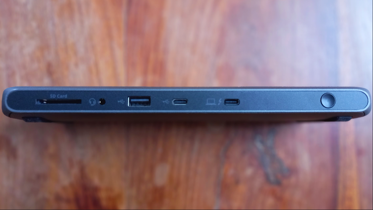 Corsair TBT200 Thunderbolt 4 Dock 1