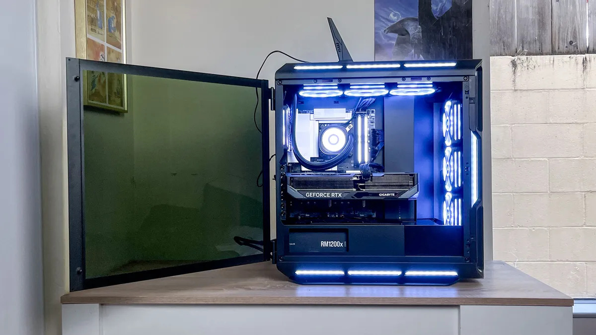 Corsair Vengeance i8300 2