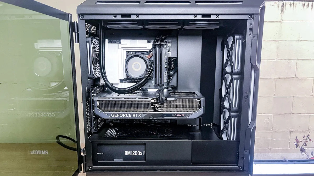 Corsair Vengeance i8300 5