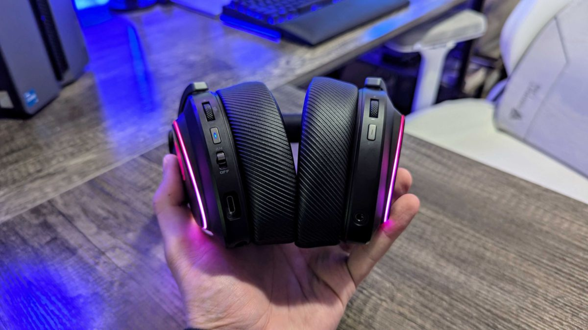 Đánh giá ASUS ROG Delta II: Tai nghe gaming không dây ấn tượng với thiết kế tam giác độc đáo 10 Danh gia ASUS ROG Delta II Tai nghe gaming khong day an tuong voi thiet ke tam giac doc dao 3