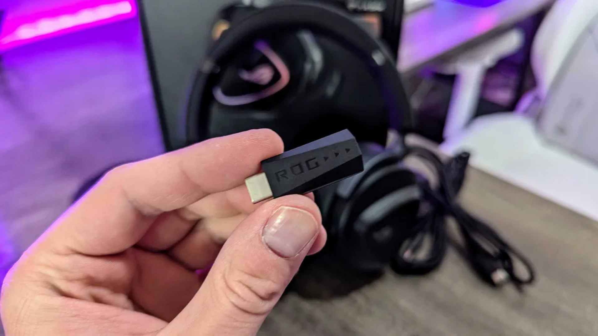 Đánh giá ASUS ROG Delta II: Tai nghe gaming không dây ấn tượng với thiết kế tam giác độc đáo 11 Danh gia ASUS ROG Delta II Tai nghe gaming khong day an tuong voi thiet ke tam giac doc dao 5
