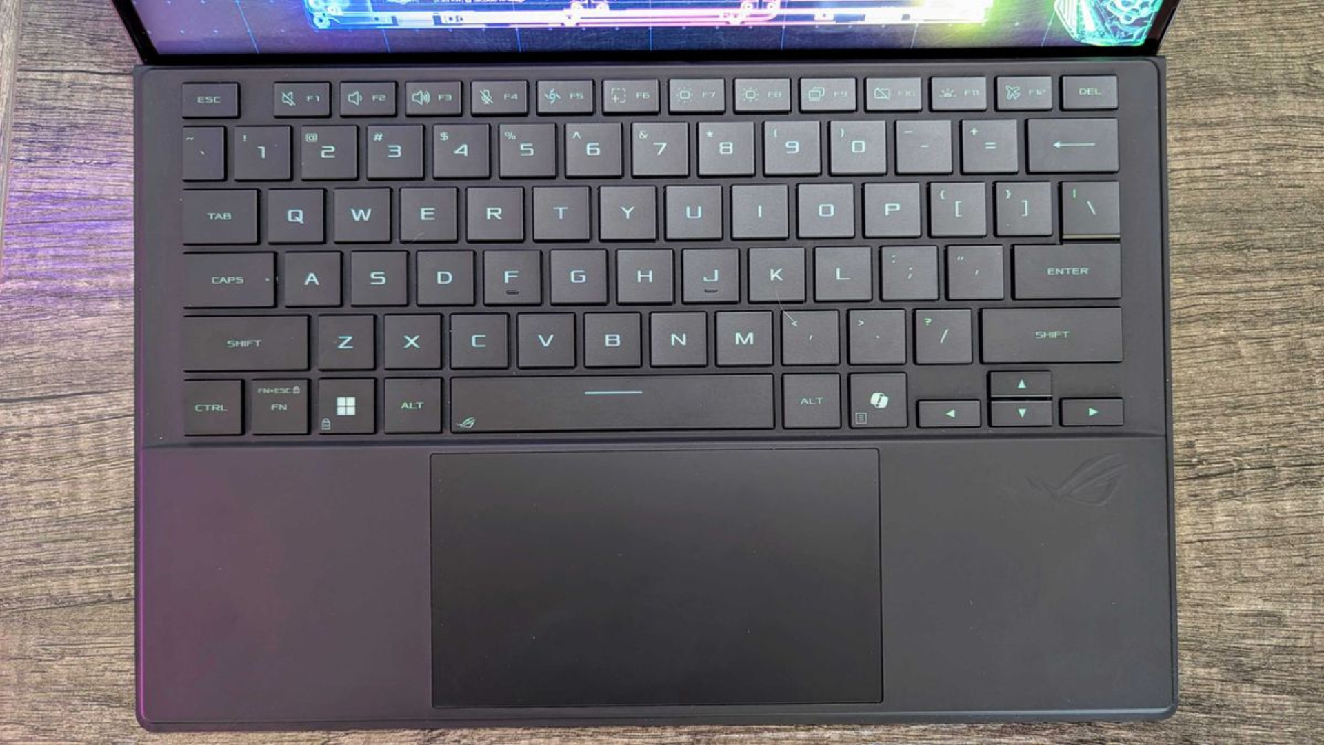 Đánh giá ASUS ROG Flow Z13 (2025): Siêu phẩm máy tính bảng gaming cho dân công nghệ, nhưng không phải ai cũng cần 26 Danh gia ASUS ROG Flow Z13 2043 Sieu pham may tinh bang gaming cho dan cong nghe nhung khong phai ai