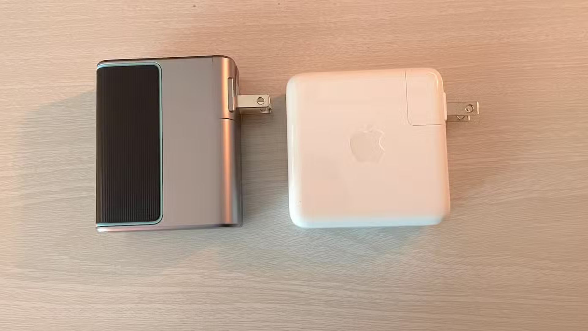 Đánh giá CUKTECH 15 GaN 140W: Sạc mạnh mẽ trong thiết kế nhỏ gọn nhưng hơi nặng 7 Danh gia CUKTECH 15 GaN 140W Sac manh me trong thiet ke nho gon nhung hoi nang 2