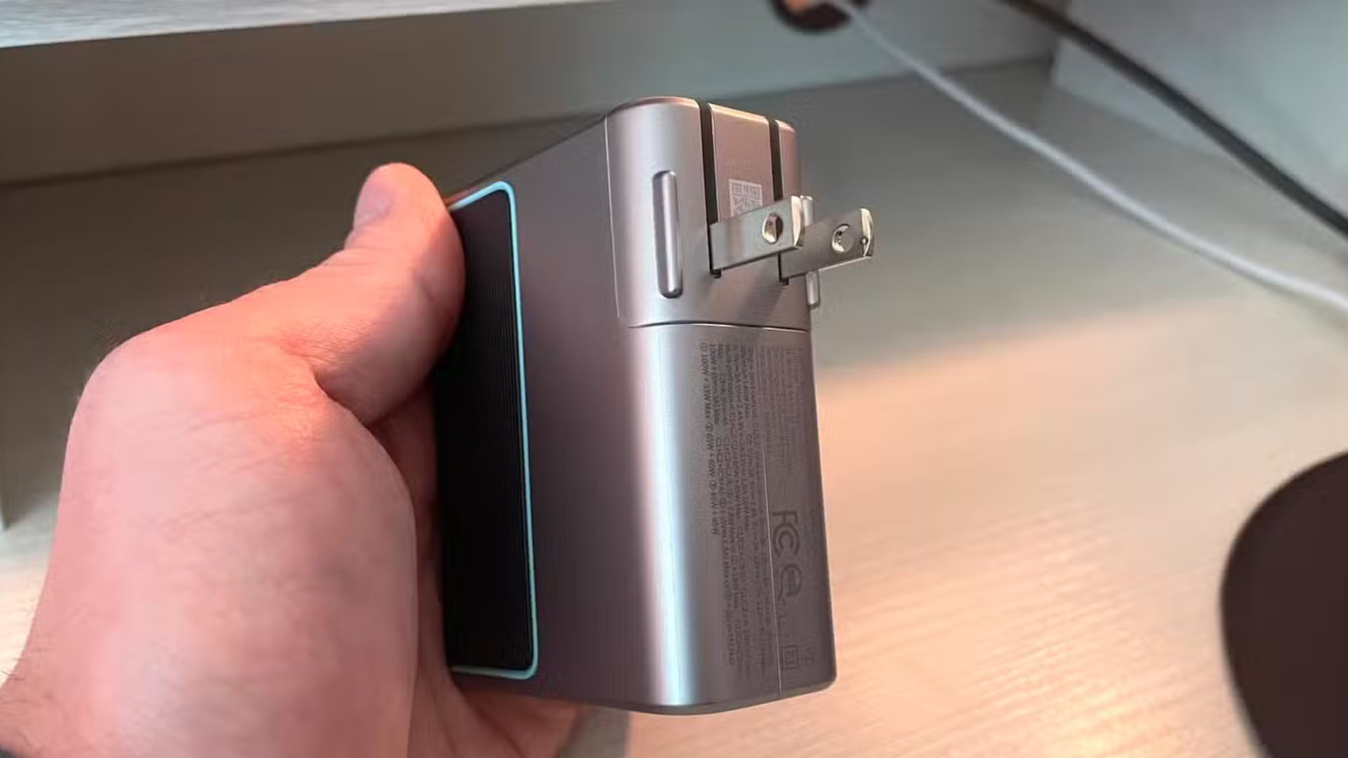 Đánh giá CUKTECH 15 GaN 140W: Sạc mạnh mẽ trong thiết kế nhỏ gọn nhưng hơi nặng 9 Danh gia CUKTECH 15 GaN 140W Sac manh me trong thiet ke nho gon nhung hoi nang 3