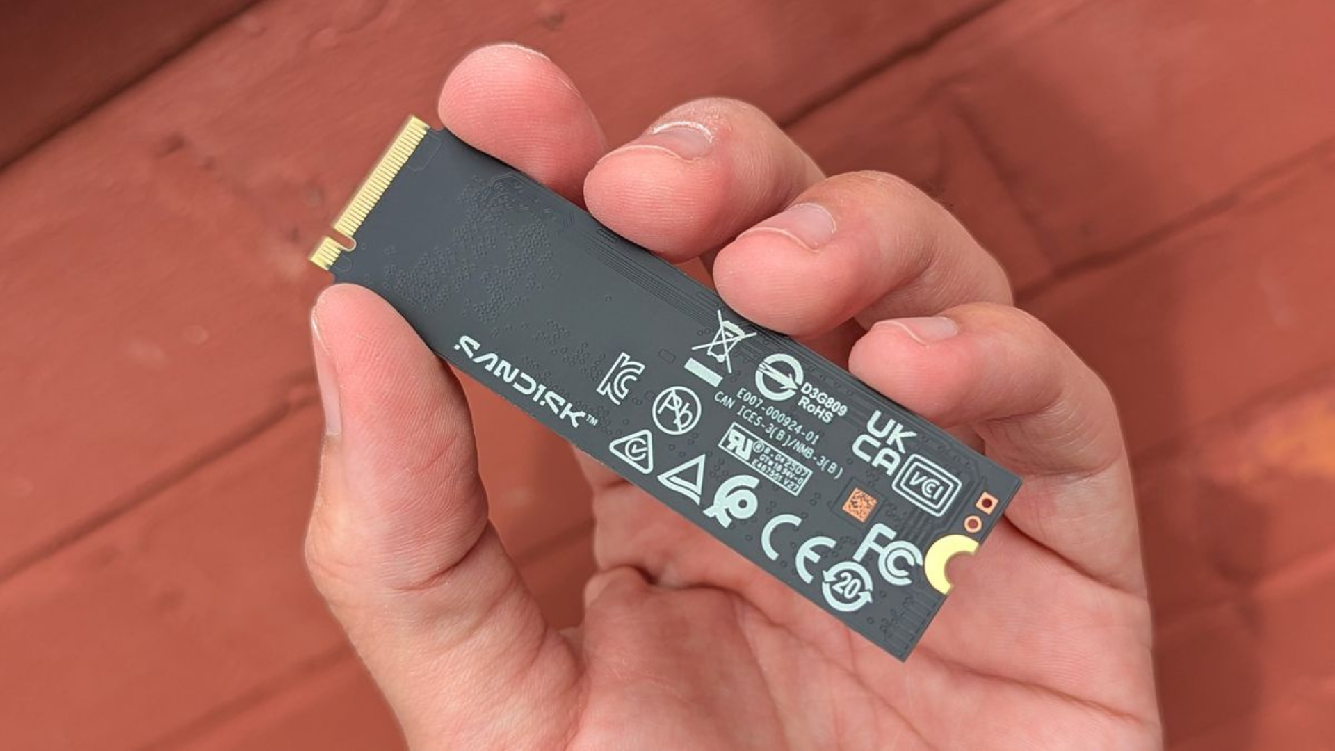 Danh gia WD BLACK SN8100 PCIe 5.0 NVMe SSD Toc do doc gap doi Samsung 990 Pro gia tri vuot troi 6