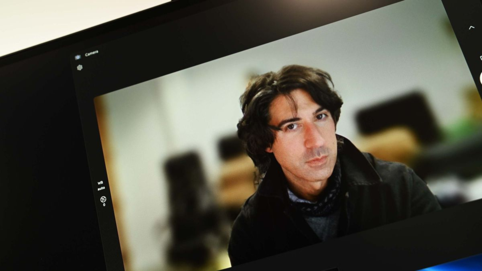 Đánh giá đầu tiên HP EliteStudio 8 AiO G1i: PC All-in-One đỉnh cao với KVM switch tích hợp 14 Danh gia dau tien HP EliteStudio 8 AiO G1i PC All in One dinh cao voi KVM switch tich hop 9