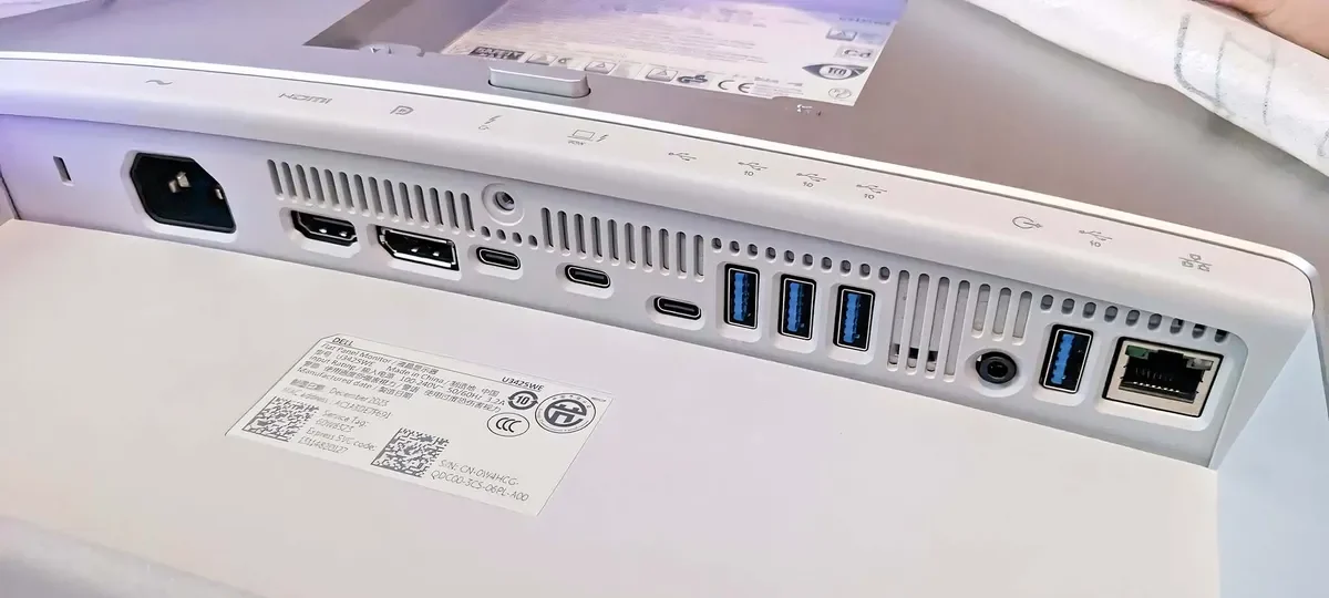 Đánh giá màn hình Dell Ultrasharp 34 (U3425WE) - Trợ thủ đắc lực cho dân văn phòng và sáng tạo 22 Dell Ultrasharp 34 U3425WE 5 e1749812418501