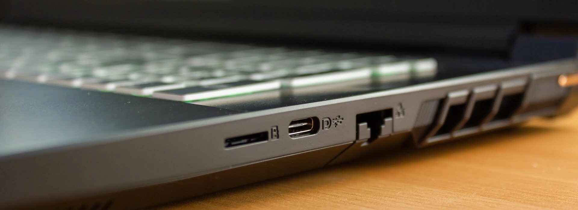 Đánh giá Dream Machines RS3080-17UA51: Liệu có là lựa chọn hoàn hảo cho game thủ chuyên nghiệp? 48 Dream Machines RS3080 17UA51 30 e1750410921291