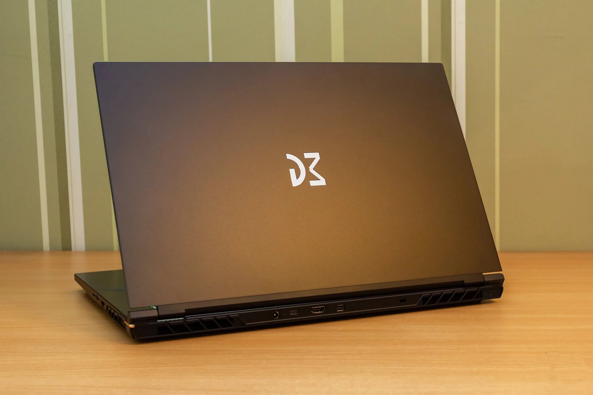 Đánh giá Dream Machines RS3080-17UA51: Liệu có là lựa chọn hoàn hảo cho game thủ chuyên nghiệp? 42 Dream Machines RS3080 17UA51 36