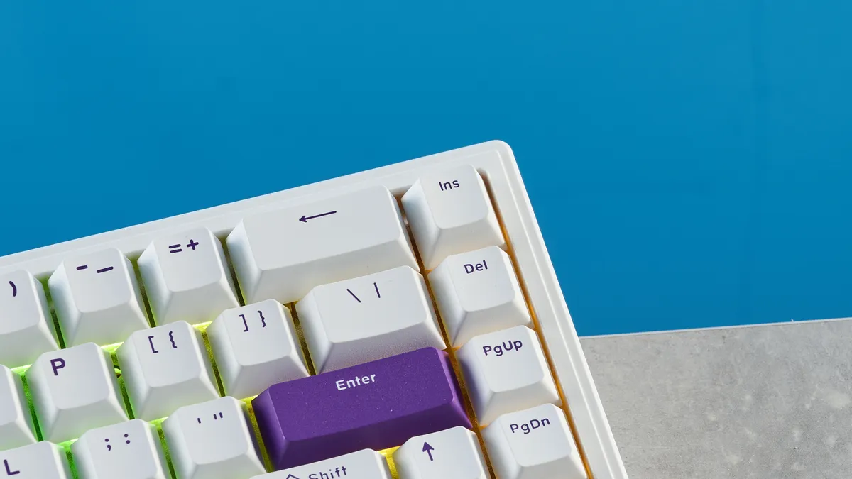 Đánh giá Epomaker HE68 - Liệu đây có phải là bàn phím cơ tốt nhất cho game thủ và người dùng chuyên nghiệp? 23 Epomaker HE68 1