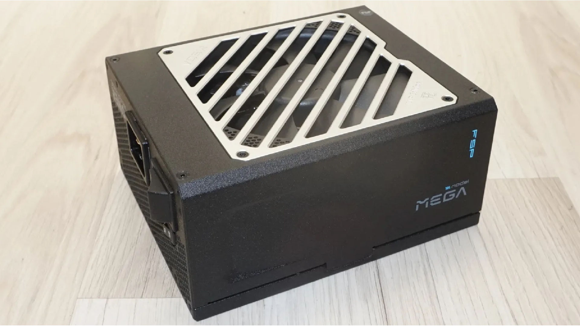 FSP MEGA TI 1650W 1 01