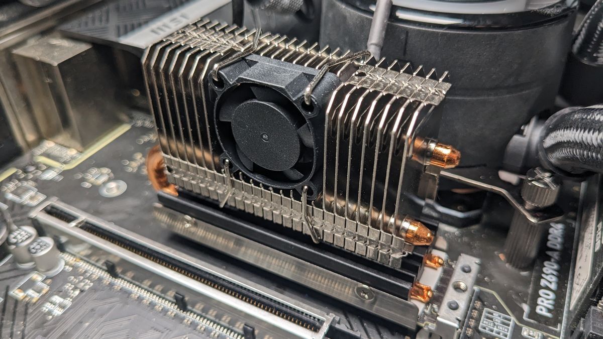 Đánh giá bộ làm mát Graugear G-M2HP04-F NVMe: Hai ống dẫn nhiệt và một quạt mang lại hiệu suất mạnh mẽ 24 Graugear G M2HP04 F 11