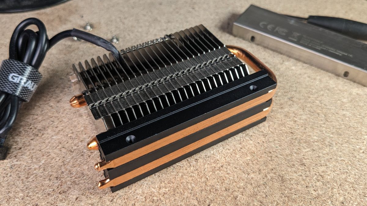 Đánh giá bộ làm mát Graugear G-M2HP04-F NVMe: Hai ống dẫn nhiệt và một quạt mang lại hiệu suất mạnh mẽ 19 Graugear G M2HP04 F 6