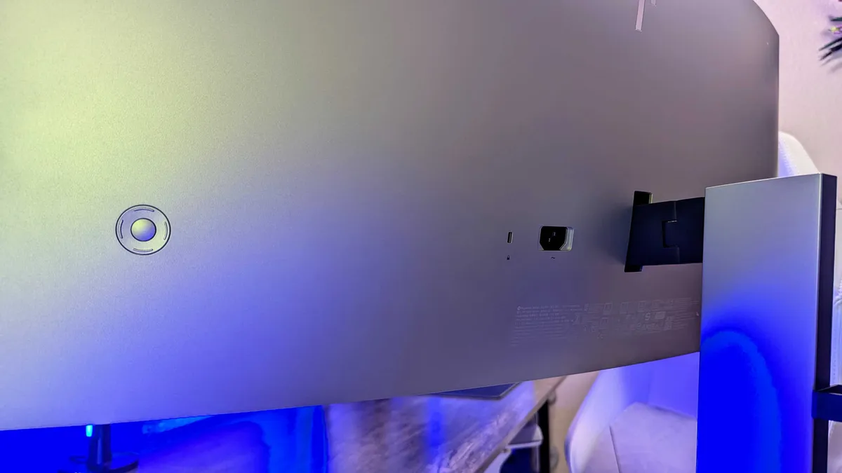 Đánh giá màn hình HP 734pm - Rõ nét đến từng chi tiết, mượt mà từng khoảnh khắc 25 HP 734pm 2