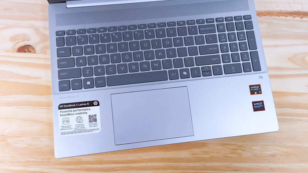 Đánh giá laptop HP OmniBook 5 AI: Người bạn đồng hành đắc lực cho công việc và giải trí! 30 HP OmniBook 5 AI 3