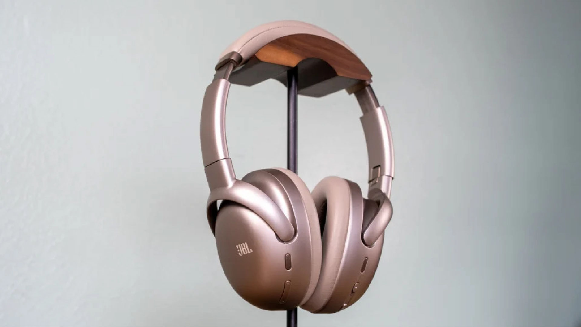JBL Tour One M3 1 01