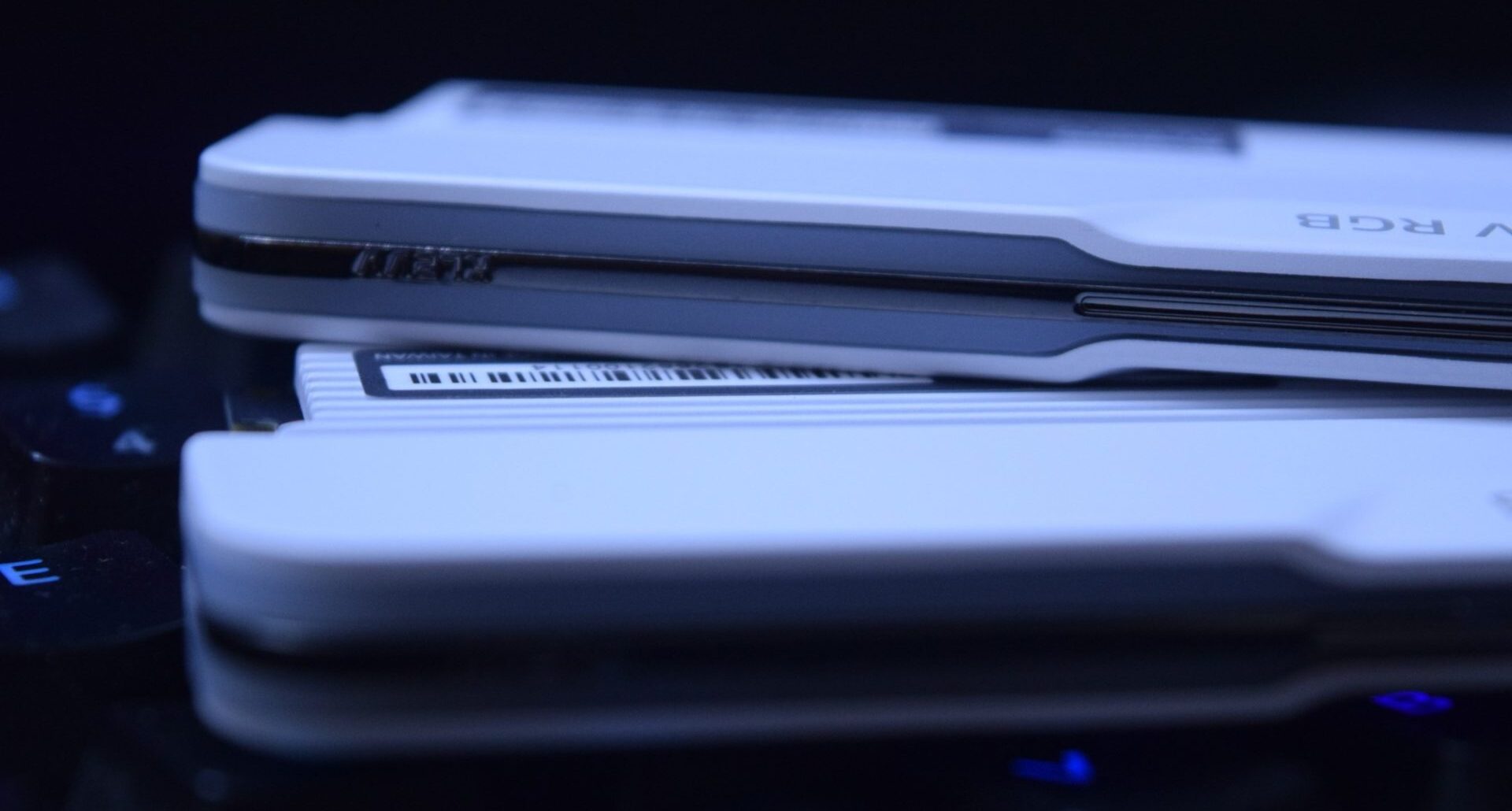 KLEVV Urbane V RGB 32 GB DDR5 7600 CL36 8 e1751081679355