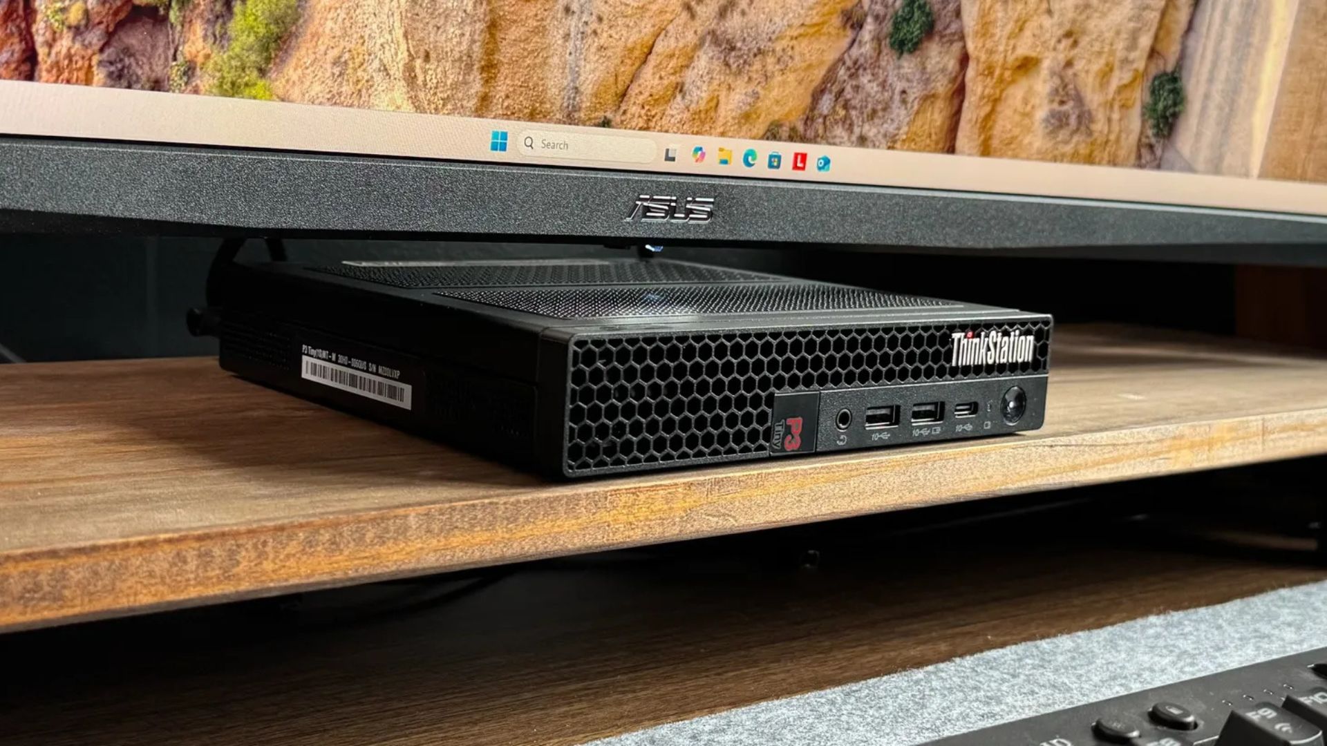 Đánh giá Lenovo ThinkStation P3 Tiny: Liệu có phải là máy trạm làm việc mini mạnh nhất năm nay? 1 Lenovo ThinkStation P3 Tiny 1