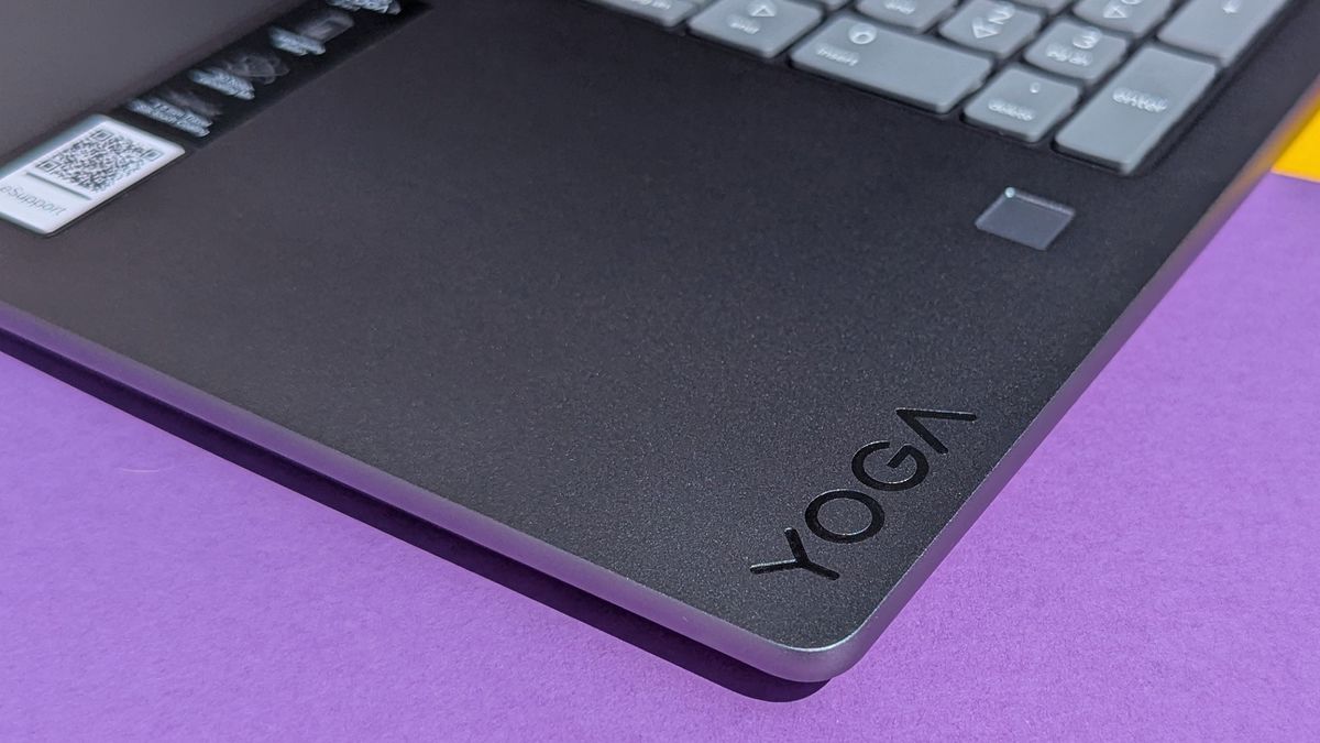 Đánh giá Lenovo Yoga 7i 2in1 16ILL10 - Laptop 2 trong 1 hoàn hảo cho công việc và giải trí! 35 Lenovo Yoga 7i 2 in 1 16ILL10 1