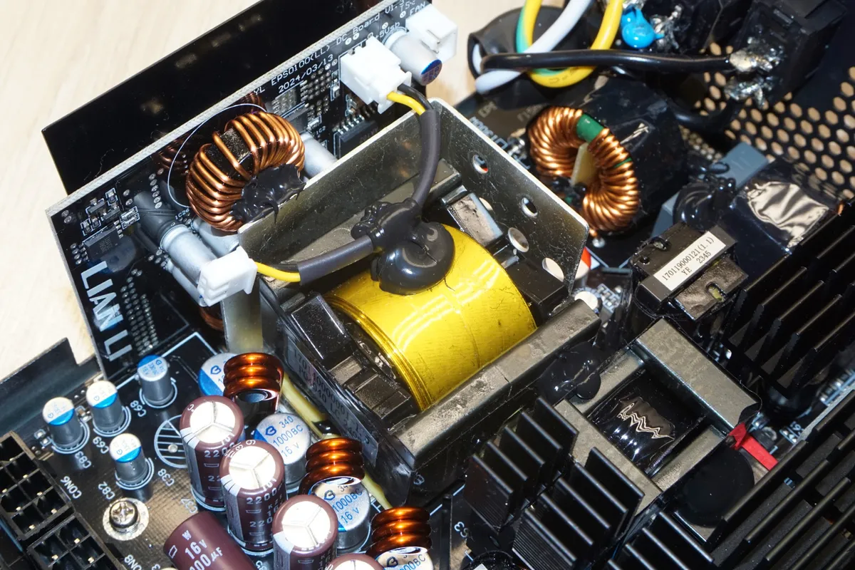 Đánh giá bộ nguồn Lian Li EDGE EG1000 ATX 3.1 - Tại sao là lựa chọn tối ưu cho PC Gaming/Workstation? 39 Lian Li EDGE EG1000 ATX 3 2