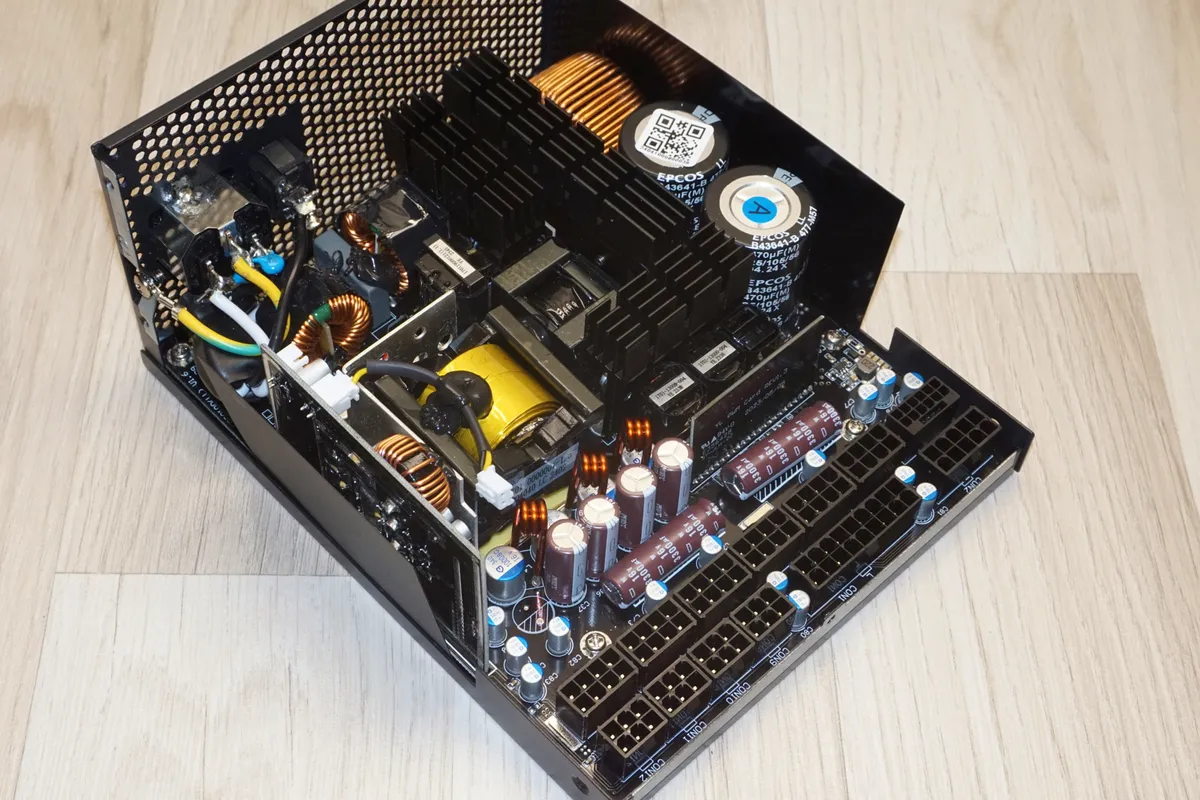 Đánh giá bộ nguồn Lian Li EDGE EG1000 ATX 3.1 - Tại sao là lựa chọn tối ưu cho PC Gaming/Workstation? 37 Lian Li EDGE EG1000 ATX 3 4