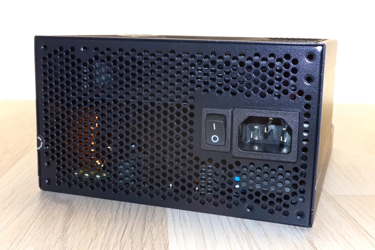 Đánh giá bộ nguồn Lian Li EDGE EG1000 ATX 3.1 - Tại sao là lựa chọn tối ưu cho PC Gaming/Workstation? 34 Lian Li EDGE EG1000 ATX 3 7