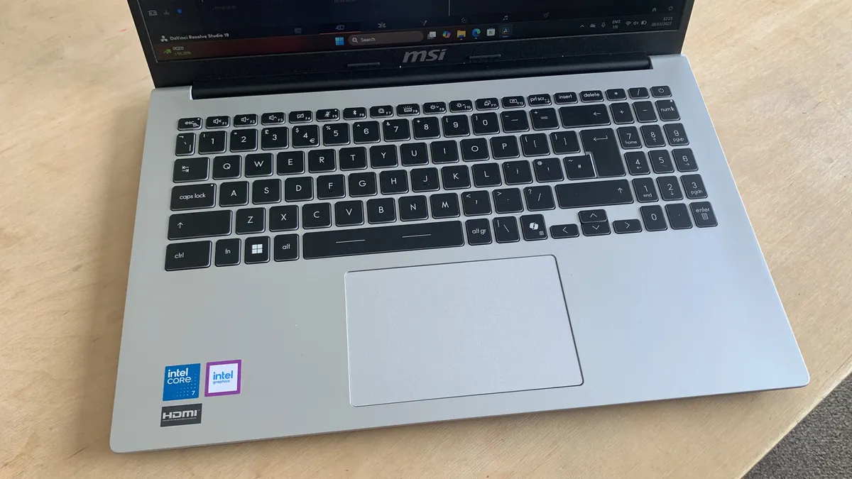 MSI Modern 15 B13MG 12